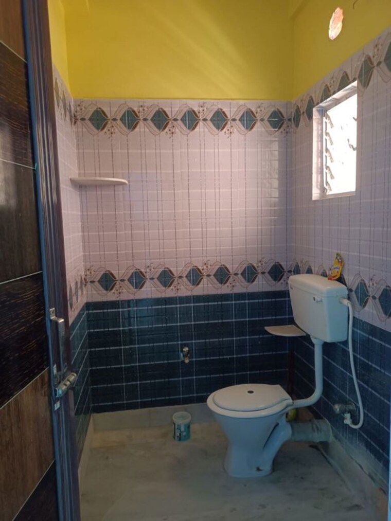 Bathroom, larica-tolly 2 Bedroom 850 Sq.Ft. Apartment In Tollygunge Kolkata 10588389