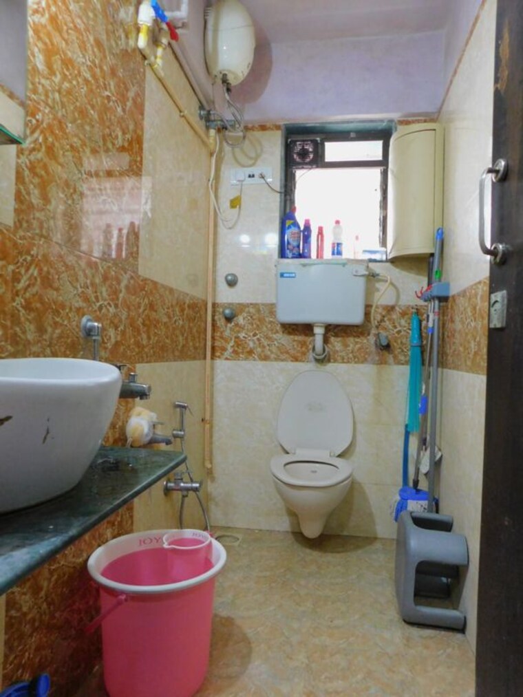 Bathroom, videocon-towers-b-chs-ltd 3 Bedroom 1280 Sq.Ft. Apartment In Kandivali East Mumbai 10588395