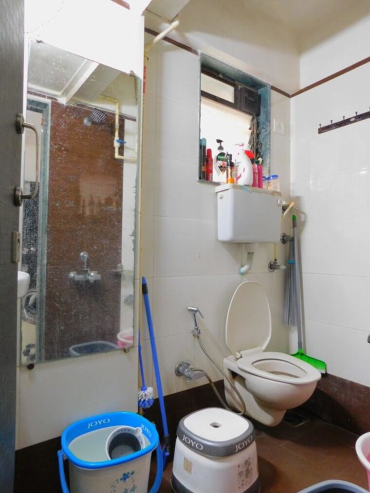 Bathroom, videocon-towers-b-chs-ltd 3 Bedroom 1280 Sq.Ft. Apartment In Kandivali East Mumbai 10588395