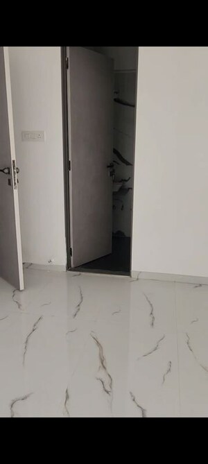 Room in 2 BHK Apartment at Ghatkopar West – for Rent