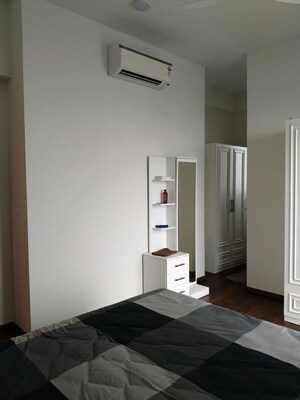 Room in 2 BHK Apartment at Piramal Mahalaxmi, Mahalaxmi – for Sale