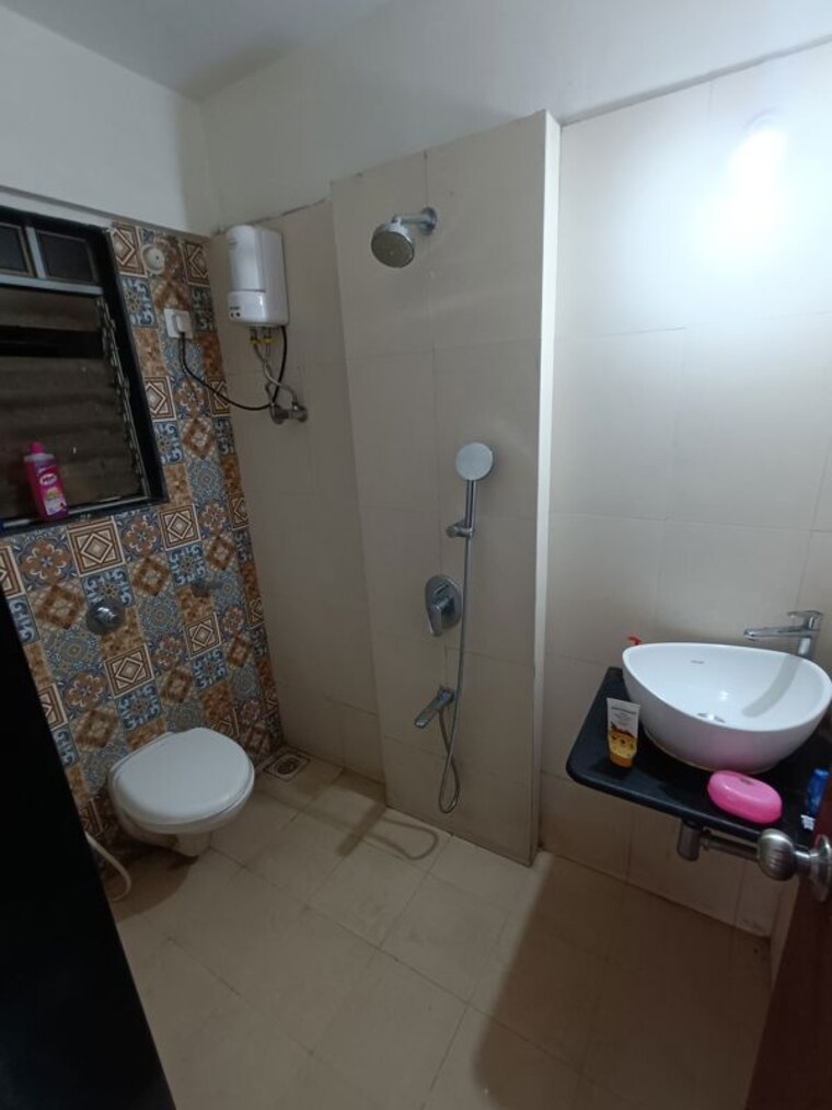 Bathroom, kurla east Pg For Boys In Kurla East 10588406