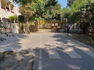 Parking in 2.5 BHK Independent House at Vasundhara Sector 2b – for Rent