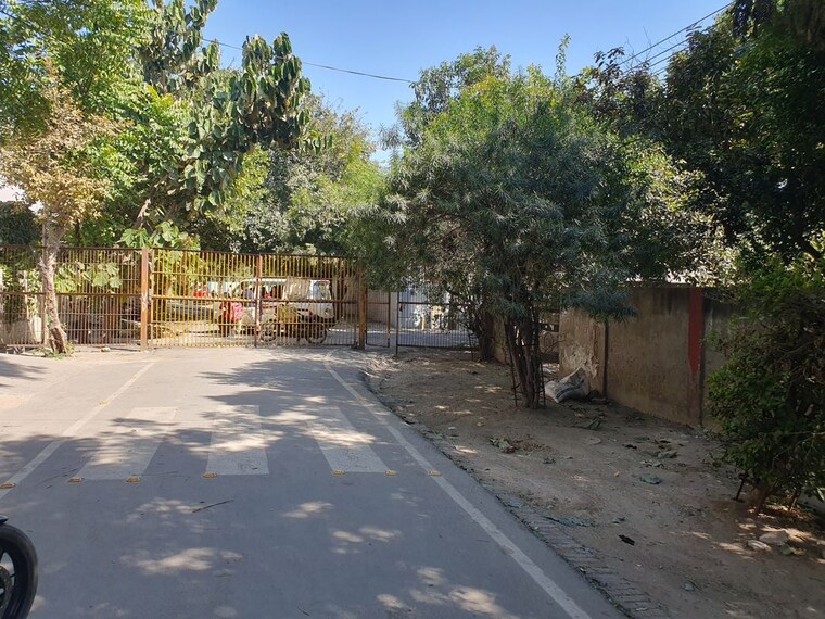  Parking, vasundhara sector 2b 2.5 Bedroom 100 Sq.Yd. Independent House In Vasundhara Sector 2b Ghaziabad 9971762