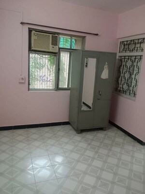 Room in 1 BHK Apartment at Ghatkopar East – for Rent