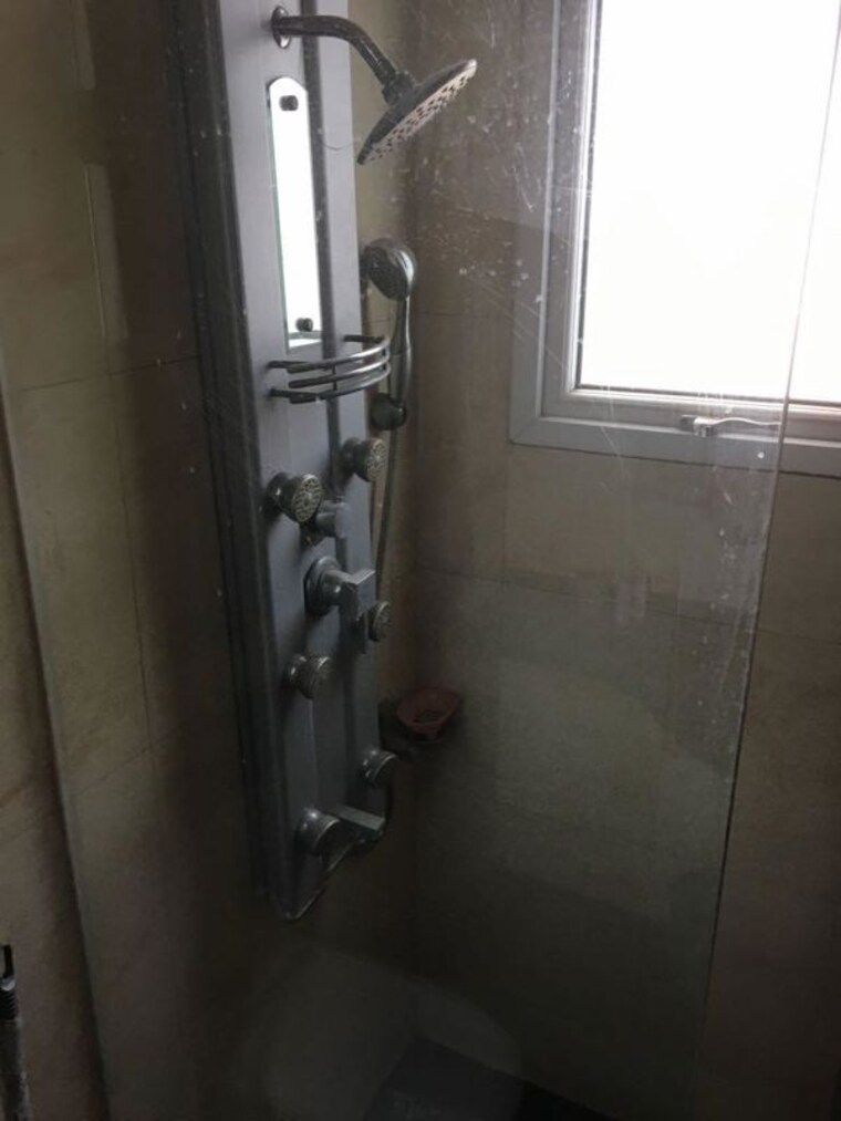 Bathroom, gulshan-gc-grand 3 Bedroom 1556 Sq.Ft. Apartment In Vaibhav Khand Ghaziabad 10588361