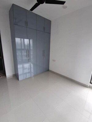 Room in 2 BHK Apartment at UK Iridium, Kandivali East – for Rent