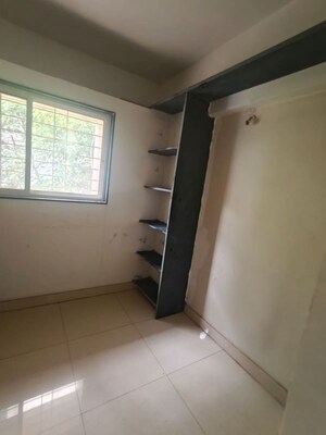 Room in 2.5 BHK Apartment at B.K. Pate Agasti, Walvekar Nagar – for Sale