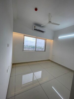 Room in 3 BHK Apartment at Meridian Park At The Prestige City, Sarjapur Road – for Rent