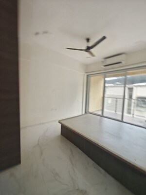 Room in 3 BHK Apartment at Seawoods Sector 40 – for Rent