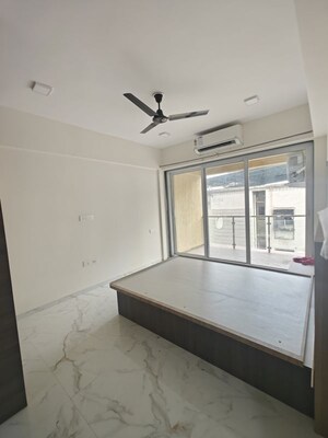 Room in 3 BHK Apartment at Seawoods Sector 40 – for Rent