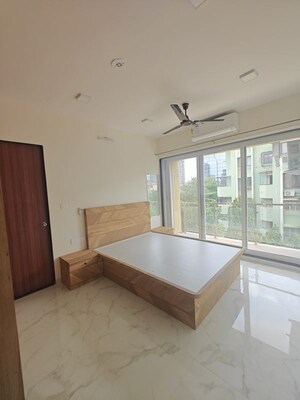 Room in 3 BHK Apartment at Seawoods Sector 40 – for Rent