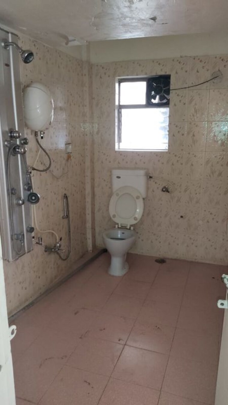 Bathroom, raviraj-patang-plaza Studio 160 Sq.Ft. Independent House In Katraj Pune 10588501