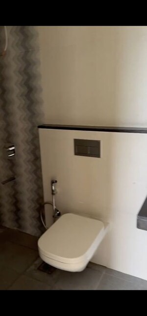Room in 2 BHK Apartment at Sheth Avante, Kanjurmarg West – for Rent