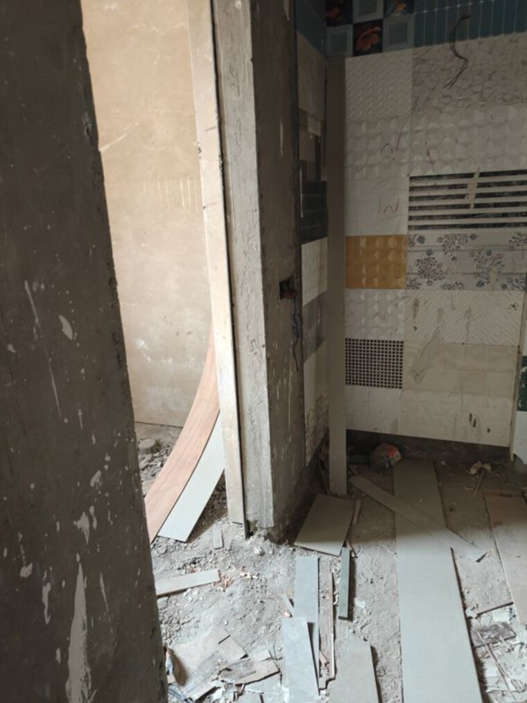 Bathroom, model town 4 Bedroom 485 Sq.Yd. Builder Floor In Model Town Delhi 10588529
