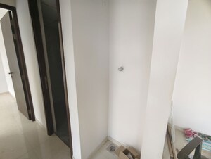 Bathroom in 1.5 BHK Apartment at Kalpataru Elitus, Mulund West – for Rent