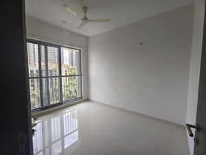 Room in 1.5 BHK Apartment at Kalpataru Elitus, Mulund West – for Rent