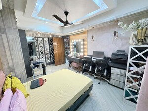 Team Area in 3 BHK Apartment at Hubtown Sunstone, Bandra East – for Rent