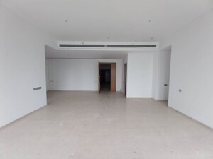Room in 4 BHK Apartment at Rustomjee Crown, Prabhadevi – for Rent