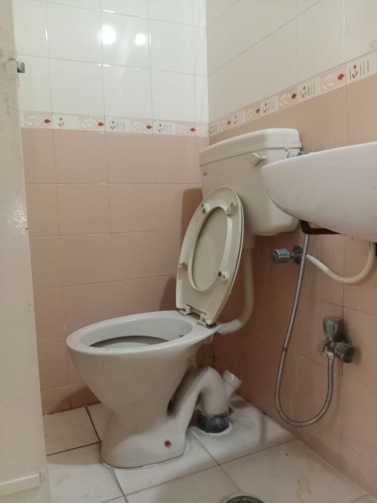 Bathroom, lunawat-prakrtii 2 Bedroom 1200 Sq.Ft. Apartment In Balewadi Pune 10588551