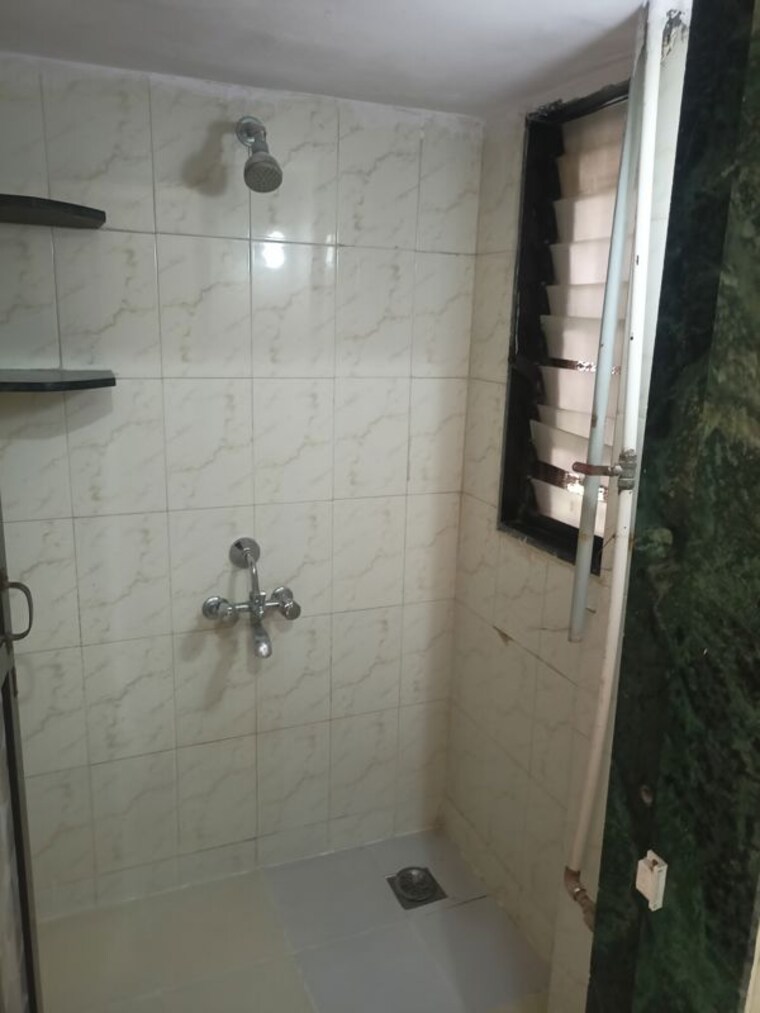 Bathroom, adarsh-nagar-chs-worli 1 Bedroom 450 Sq.Ft. Apartment In Worli Mumbai 10588579