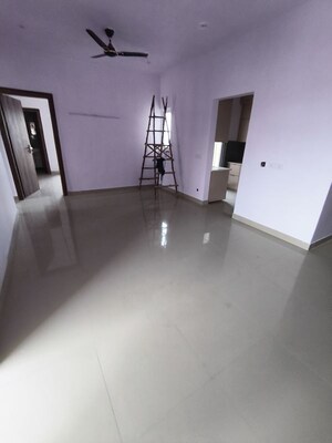 Room in 3 BHK Apartment at Central Park Flower Valley Aqua Front Towers, Sohna Sector 33 – for Rent