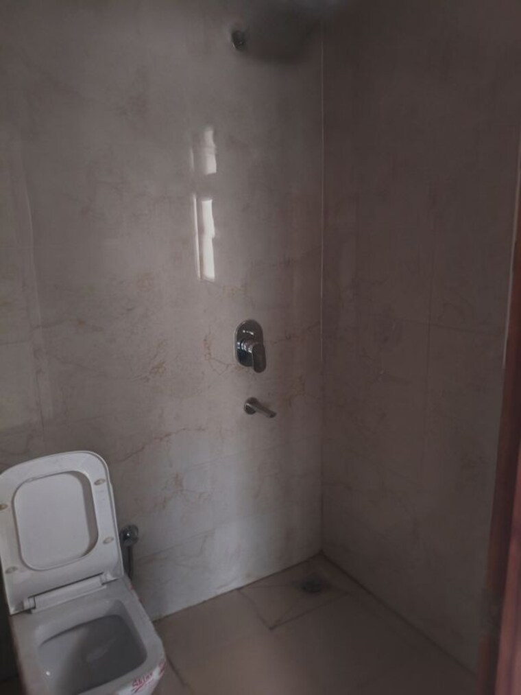 Bathroom, central-park-flower-valley-aqua-front-towers 3 Bedroom 1789 Sq.Ft. Apartment In Sohna Sector 33 Gurgaon 10588605