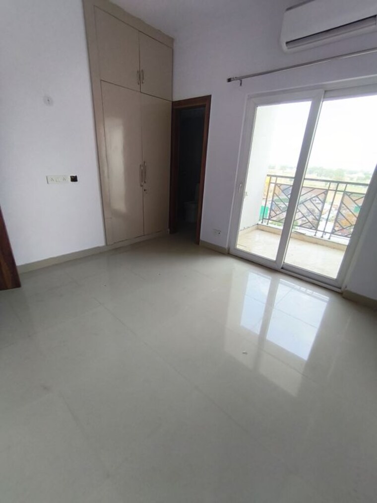 Room, central-park-flower-valley-aqua-front-towers 3 Bedroom 1789 Sq.Ft. Apartment In Sohna Sector 33 Gurgaon 10588605
