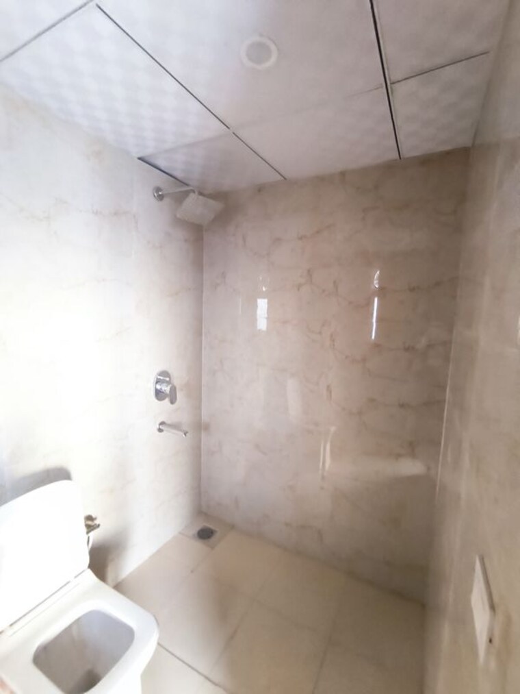 Bathroom, central-park-flower-valley-aqua-front-towers 3 Bedroom 1789 Sq.Ft. Apartment In Sohna Sector 33 Gurgaon 10588605