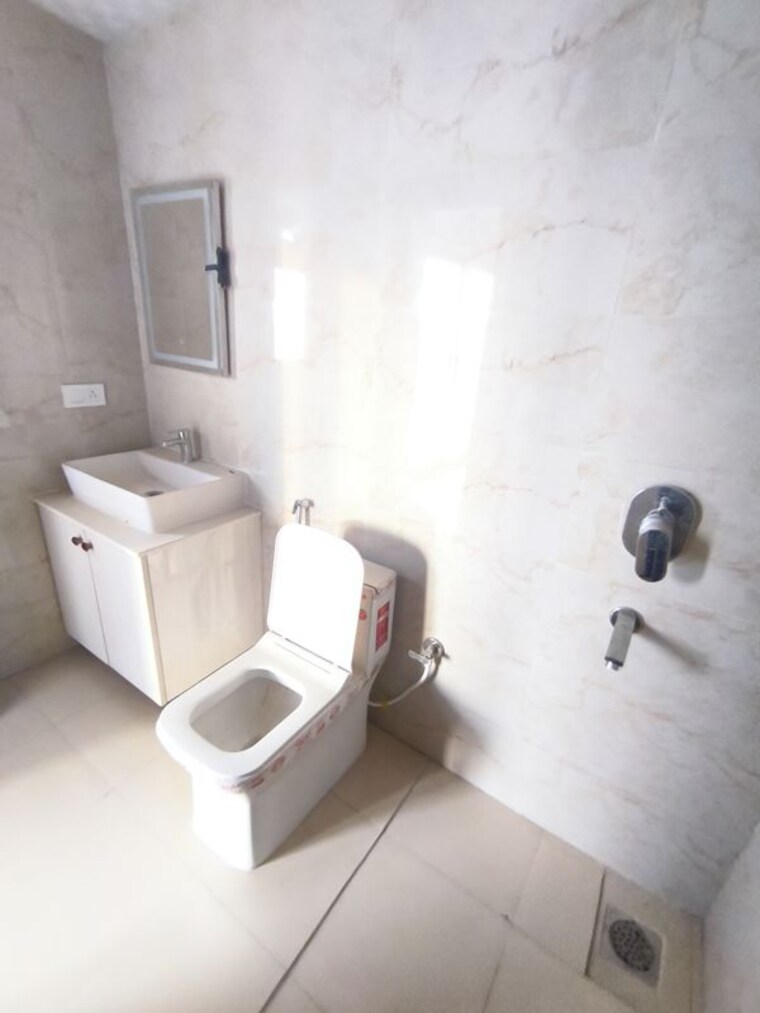 Bathroom, central-park-flower-valley-aqua-front-towers 3 Bedroom 1789 Sq.Ft. Apartment In Sohna Sector 33 Gurgaon 10588605