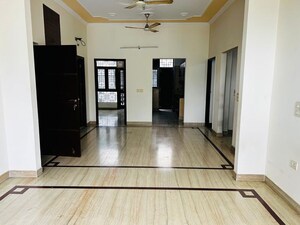 Room in 3 BHK Independent House at Sector 52 – for Rent