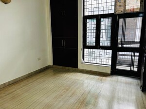 Room in 3 BHK Independent House at Sector 52 – for Rent