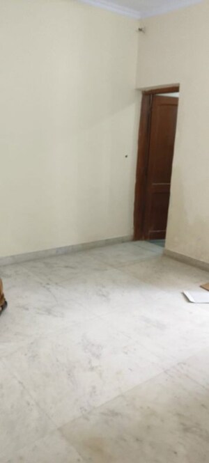 Room in 2 BHK Independent House at Sector 61 – for Rent