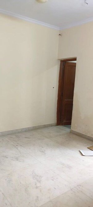 Room in 2 BHK Independent House at Sector 61 – for Rent