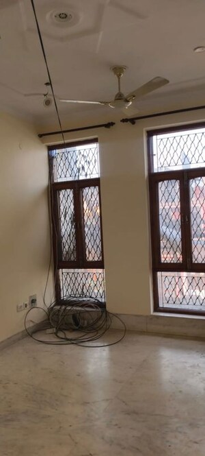 Room in 2 BHK Independent House at Sector 61 – for Rent