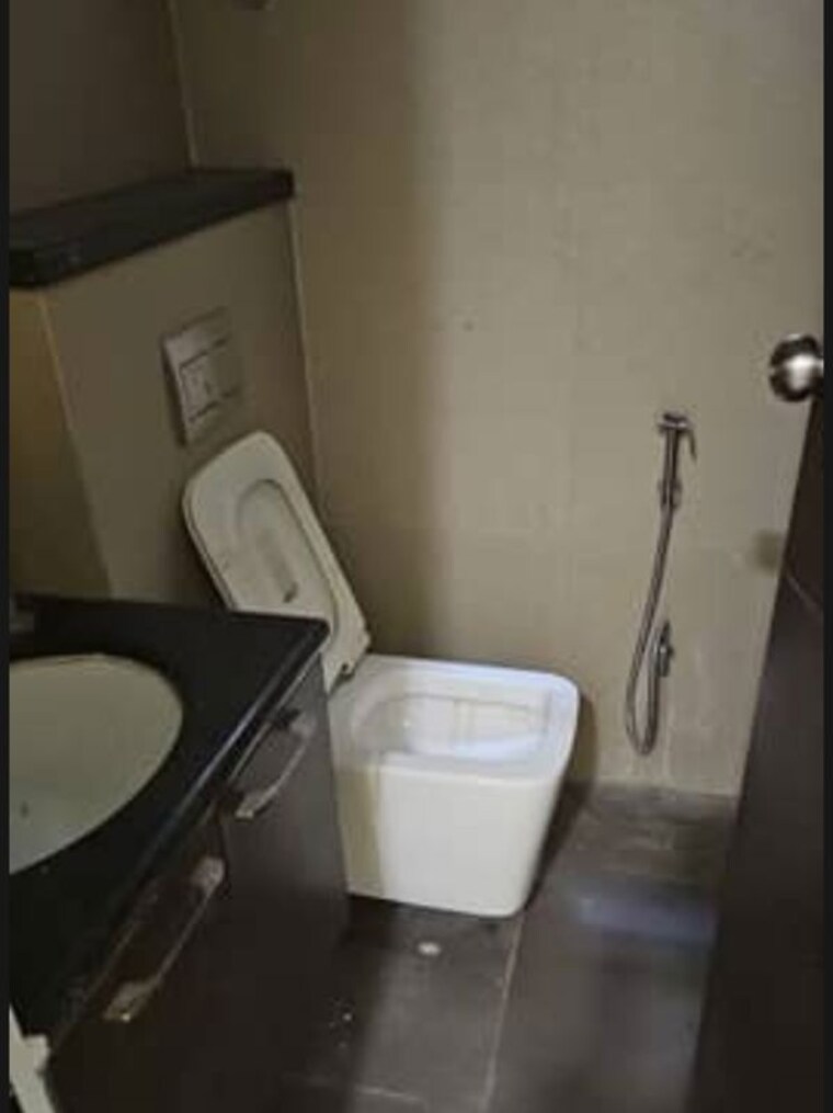 Bathroom, gomti nagar 4 Bedroom 2580 Sq.Ft. Apartment In Gomti Nagar Lucknow 10588656