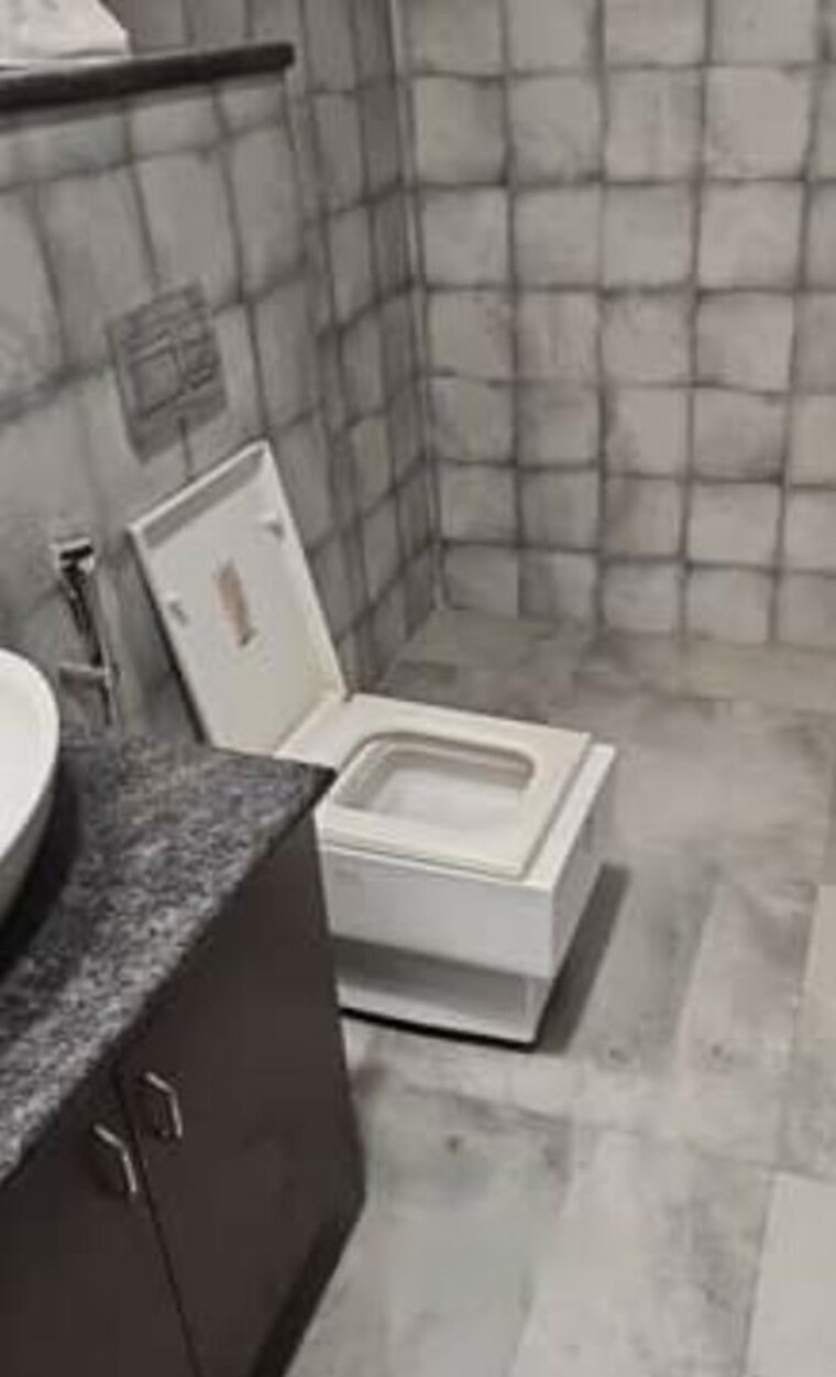 Attached Bathroom, gomti nagar 4 Bedroom 2580 Sq.Ft. Apartment In Gomti Nagar Lucknow 10588656