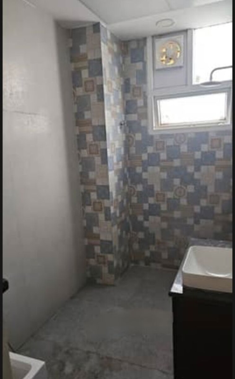 Bathroom, gomti nagar 4 Bedroom 2580 Sq.Ft. Apartment In Gomti Nagar Lucknow 10588656
