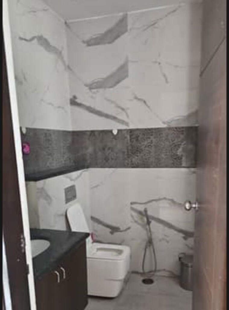 Bathroom, gomti nagar 4 Bedroom 2580 Sq.Ft. Apartment In Gomti Nagar Lucknow 10588656