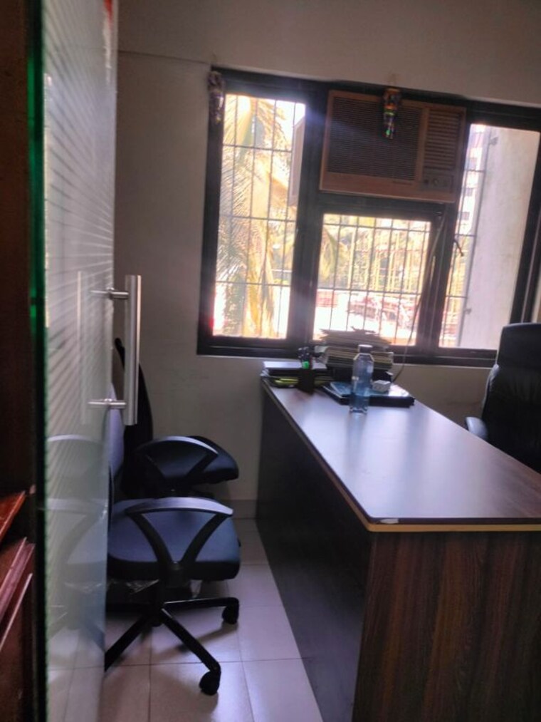 Living Room, sun-industrial-estate Commercial Office Space 650 Sq.Ft. In Lower Parel Mumbai 10588658