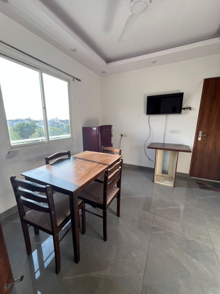 Team Area, bptp-amstoria 3 Bedroom 2700 Sq.Ft. Builder Floor In Sector 102 Gurgaon 10588660