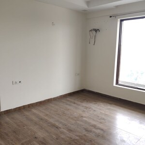 Room in 3 BHK Builder Floor at Sector 7 – for Rent