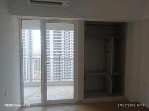 3.5 BHK Apartment For Rent in Amrapali Sapphire, Sector 45