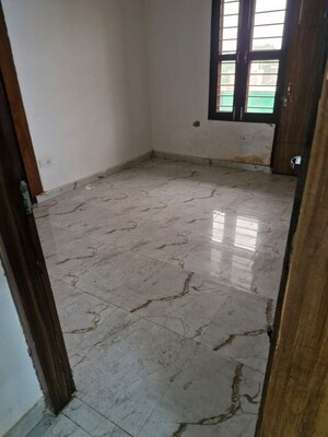 Room in 3 BHK Builder Floor at Sector 10 – for Rent
