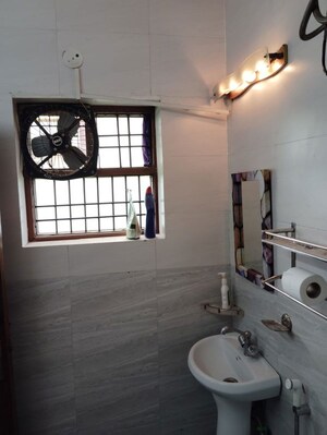 Room in 3 BHK Builder Floor at Sector 10 – for Rent