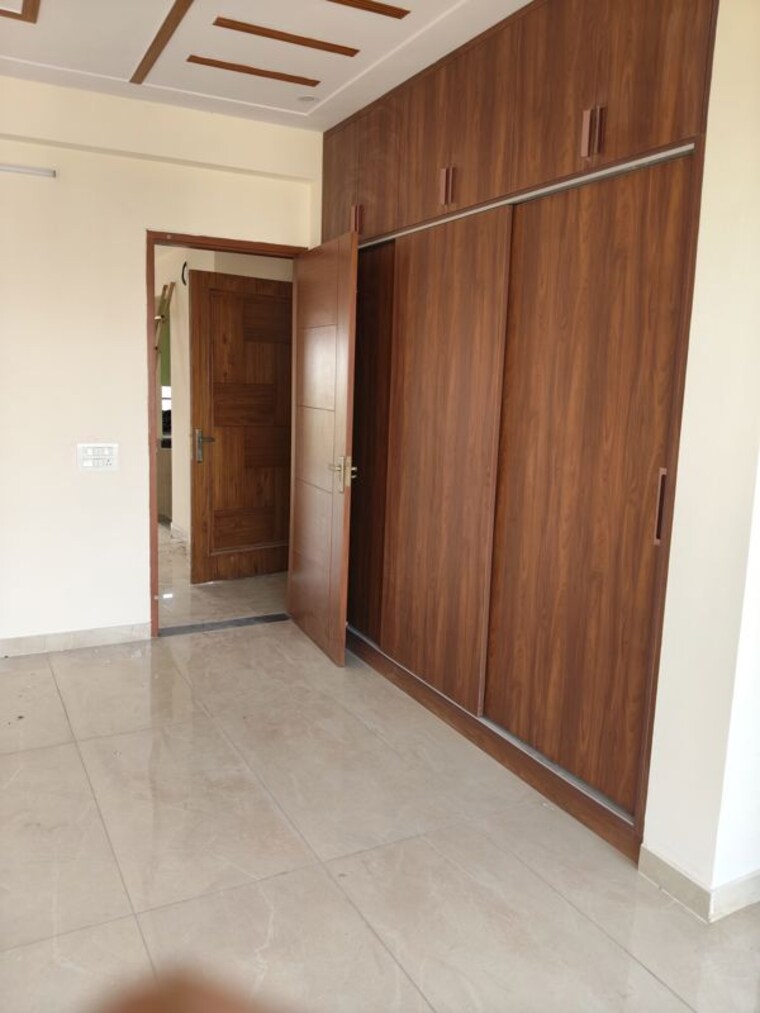 Room, sector 9 3 Bedroom 2350 Sq.Ft. Builder Floor In Sector 9 Gurgaon 10548915