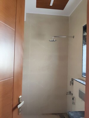 Room in 3 BHK Builder Floor at Sector 9 – for Rent