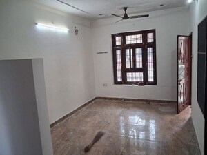 Room in 2 BHK Independent House at Gomti Nagar – for Rent