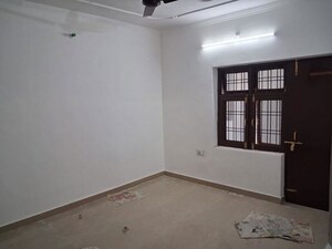 Room in 2 BHK Independent House at Gomti Nagar – for Rent