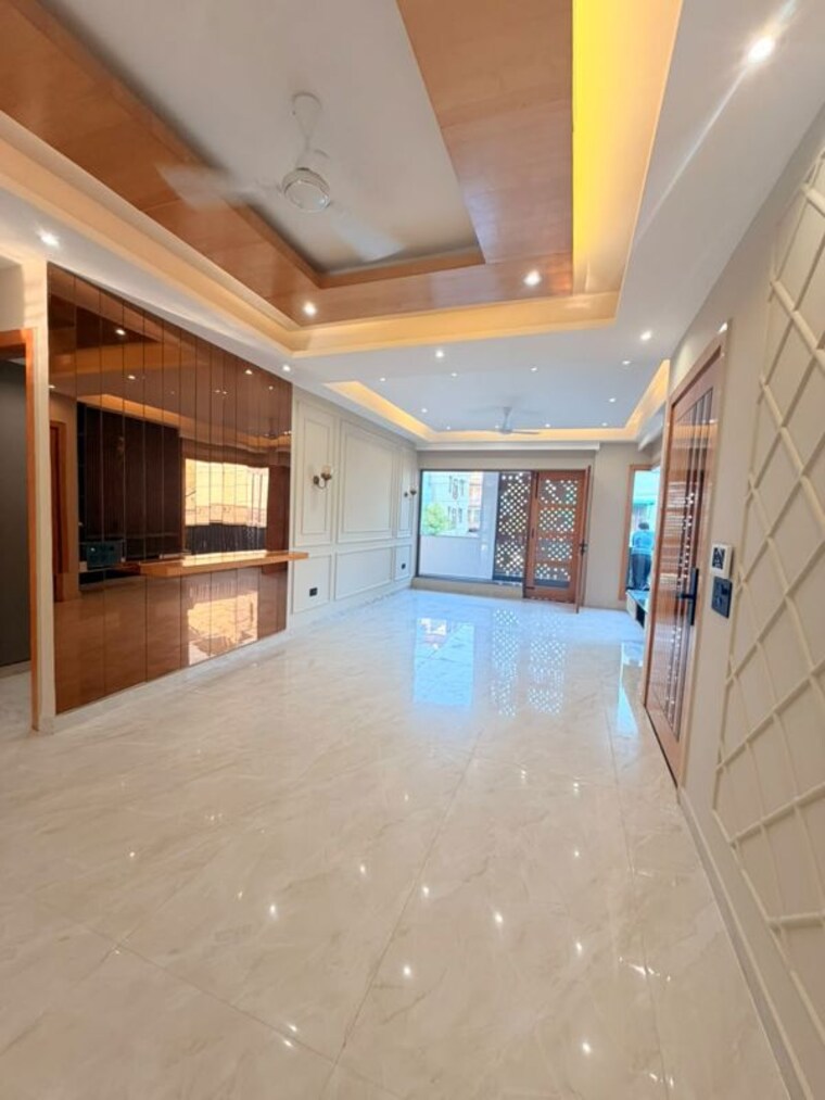  Parking, sector 10a 3 Bedroom 2350 Sq.Ft. Builder Floor In Sector 10a Gurgaon 10571620